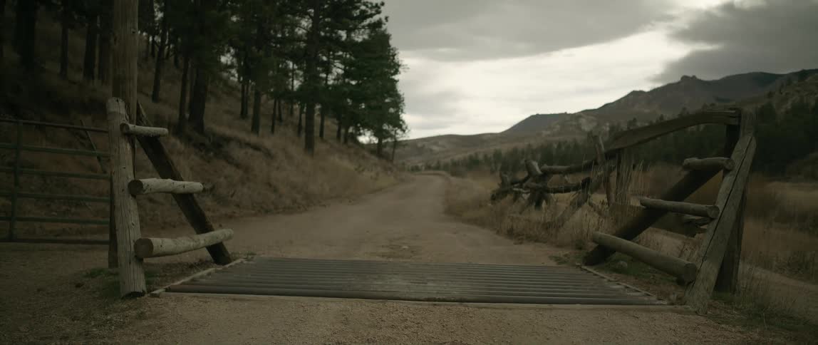 A clip of an untarred road path