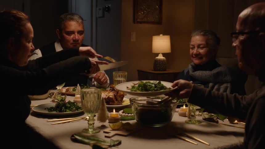 Family have dinner at home