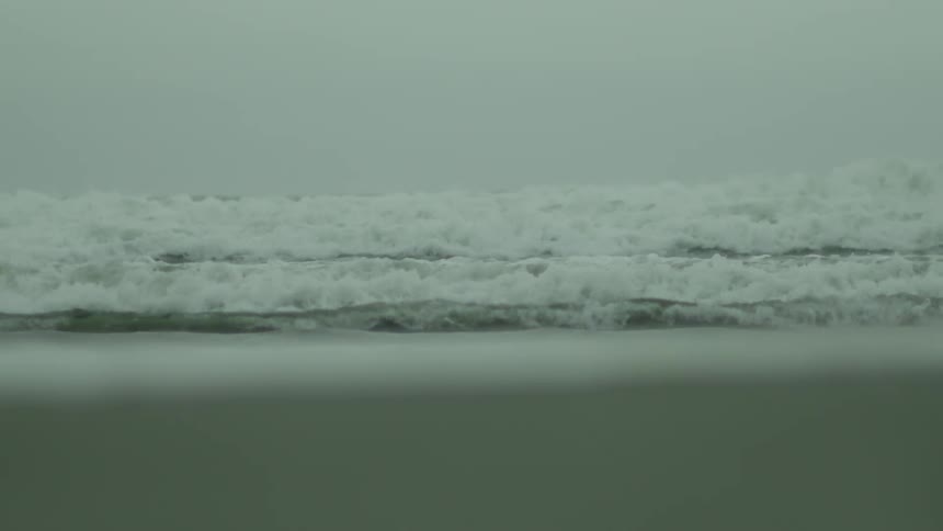 Ocean view with waves on a cloudy day