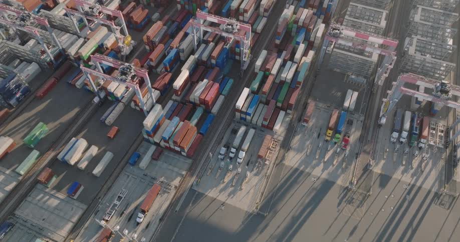 A port with lots of contaners