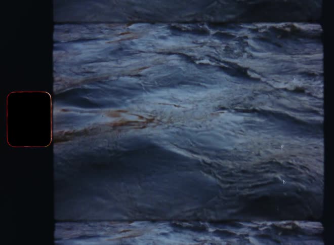 Sea waters in slow motion by traction