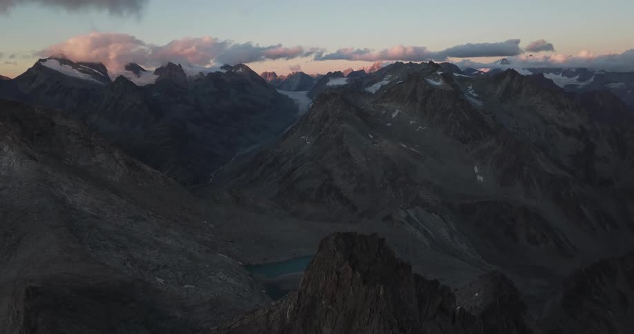 Skyline of a lake between deserted mountains at dusk
