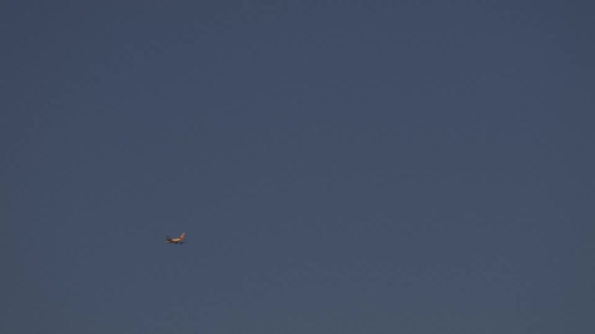 Airplane flying in the air during day time