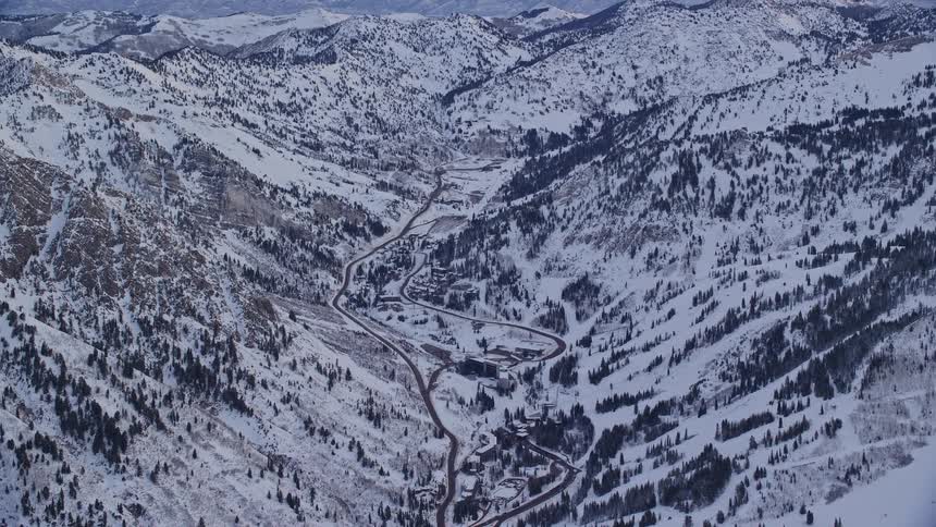 A road runs between the mountains
