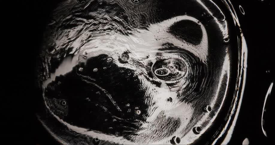 Dense and monochromatic liquid in slow abstract