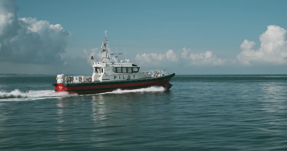 Boat heading towards the dock in a city