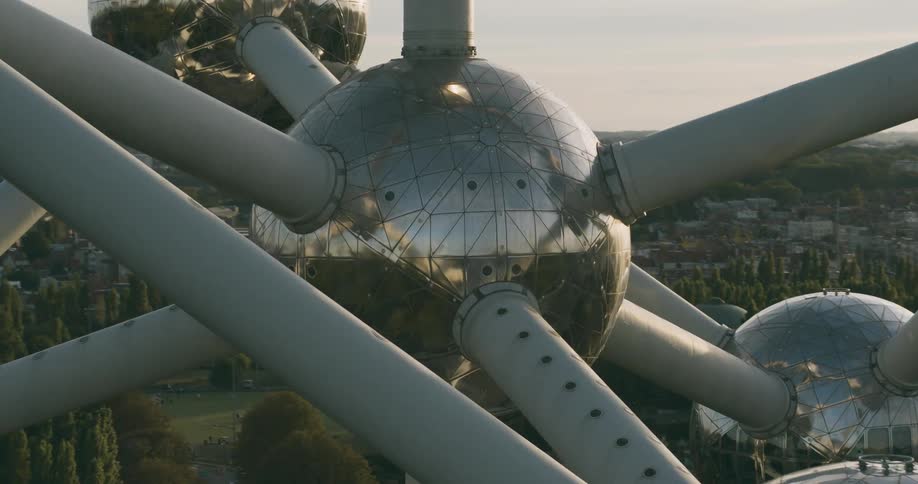 An iron structure shaped like the citys chemical element