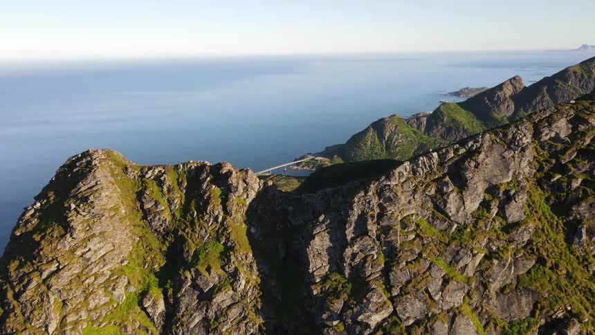 Airline pass on a clear morning with a view of the cliffs of a mountain facing the sea