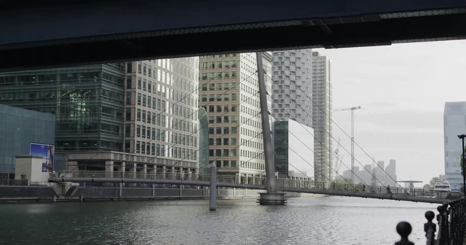 People moving on a pedestrian bridge in a metropolitan area during the day