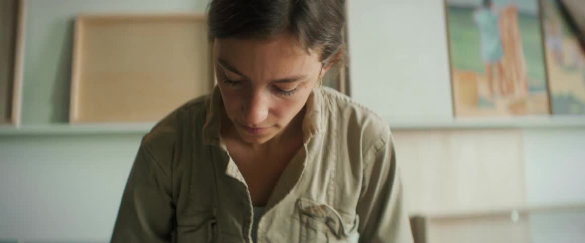 Portrait of a woman inside an indoor room