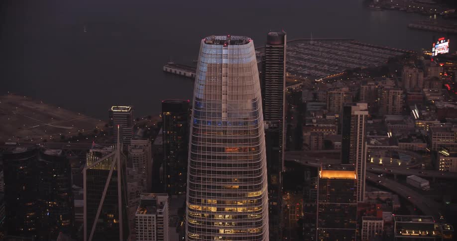San Francisco, Aerial panorama of a skyscraper in the midst of a metropolis by the Bay