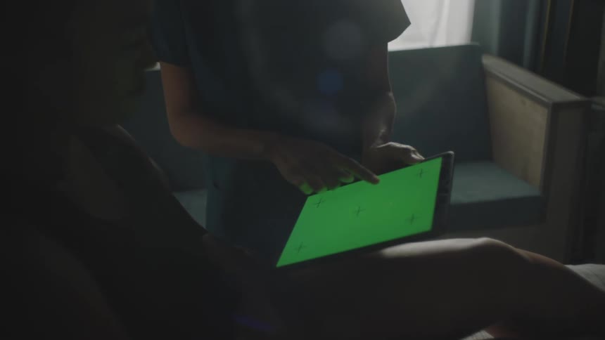 Nurse showing a tablet to another nurse