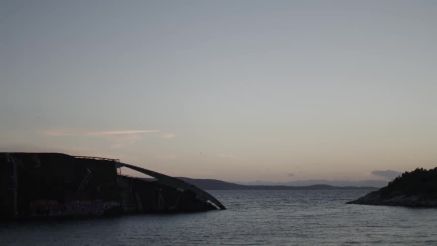A clip of the sea