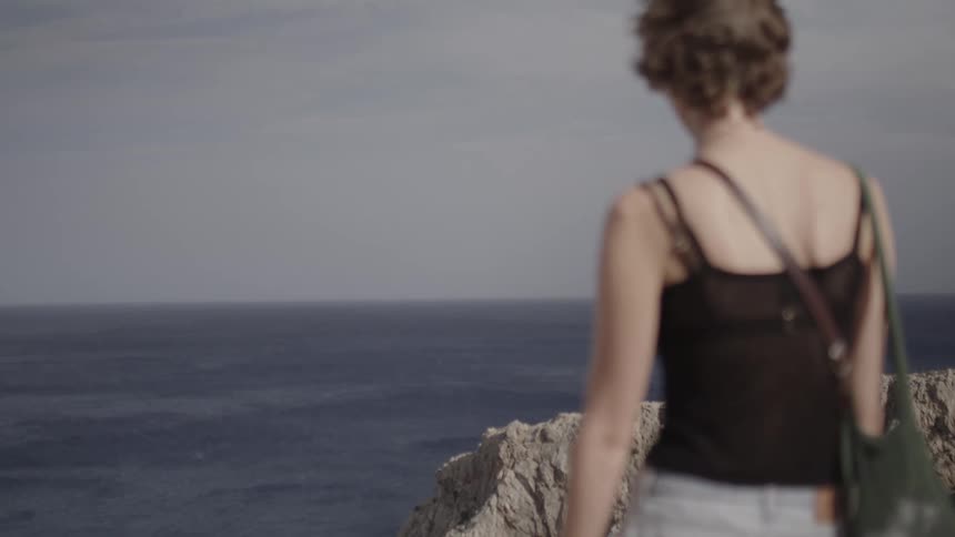 A woman is looking out over the ocean