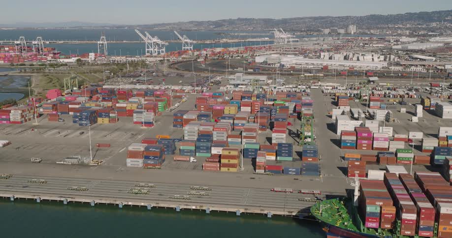 The harbor is full of storage containers