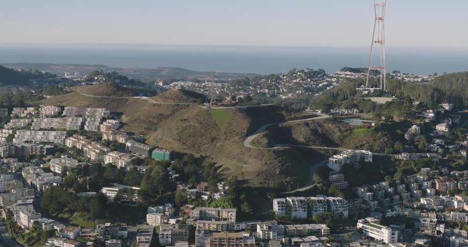 Homes packed on the slopes and curving roads of the twin peaks in san francisco