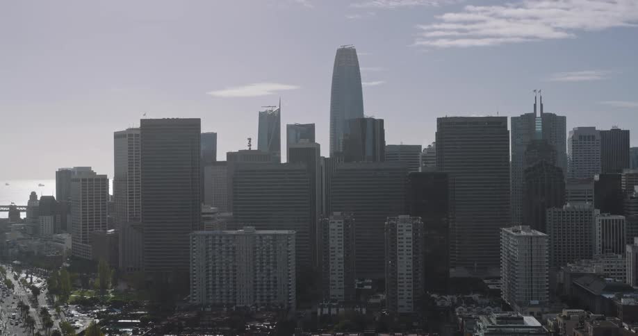 Hazy san francisco skyline with the salesforce tower in the center during the day