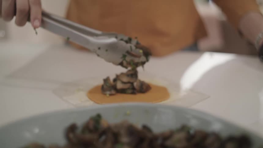 Filling fritters with stewed mushrooms