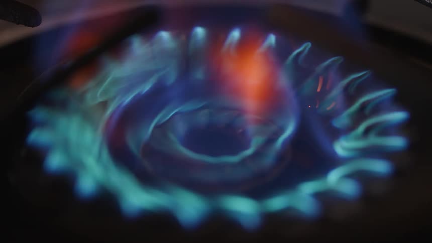 Gas stove flame turning on