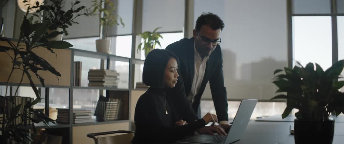 Two people are talking in the office