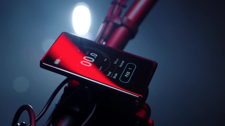 Screen attached to the bicycle handlebar