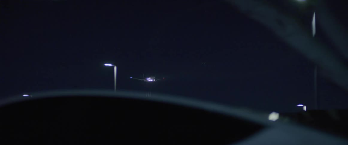 Airplane prepare to land over the city at night