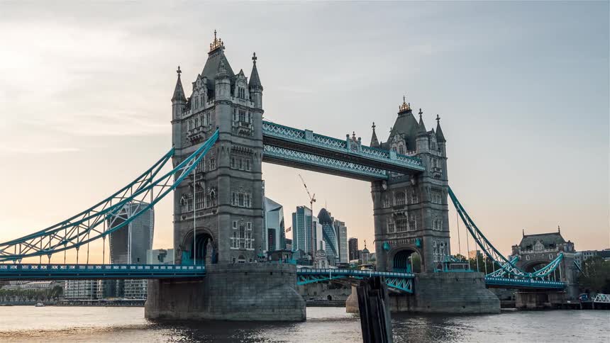 Time lapse of the tower bridge in london at nightfal