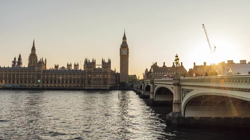 People crossing westminster bridge at sunset