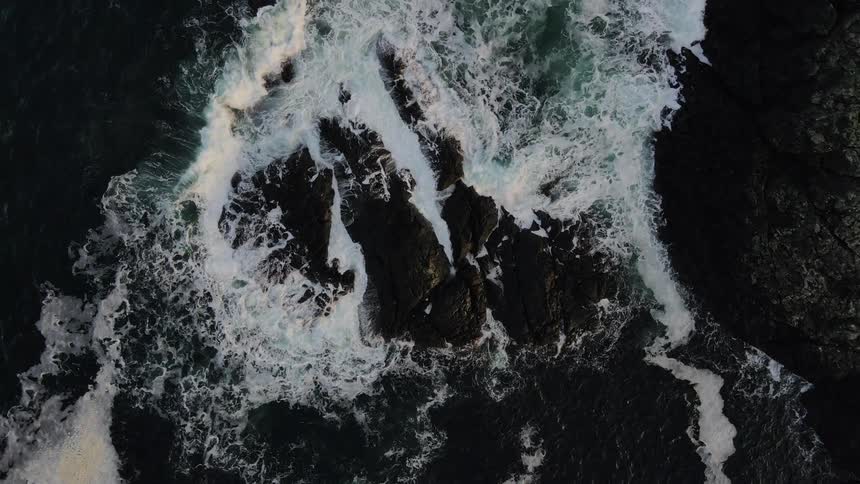 Waves breaking on the sea rock