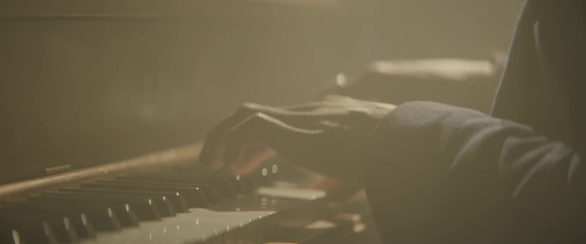 Person playing the piano