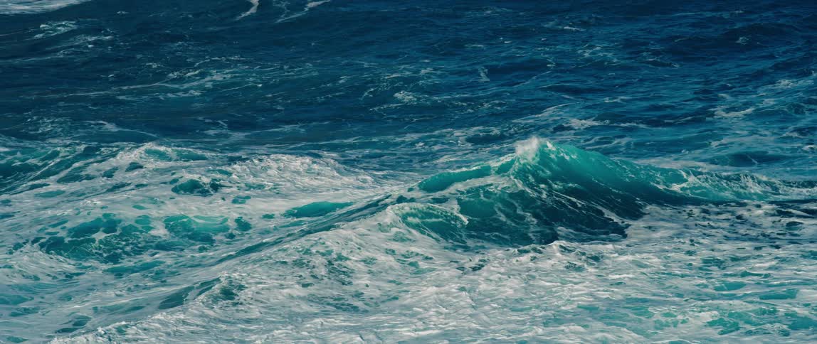 View of the sea with waves and foam mixed in slow motion
