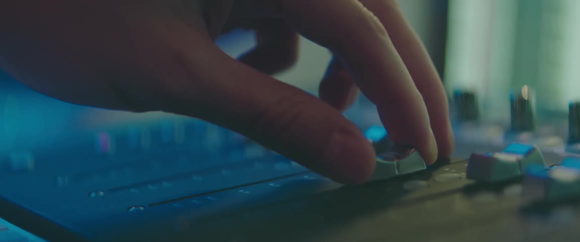 A persons finger setting up a musical instrument