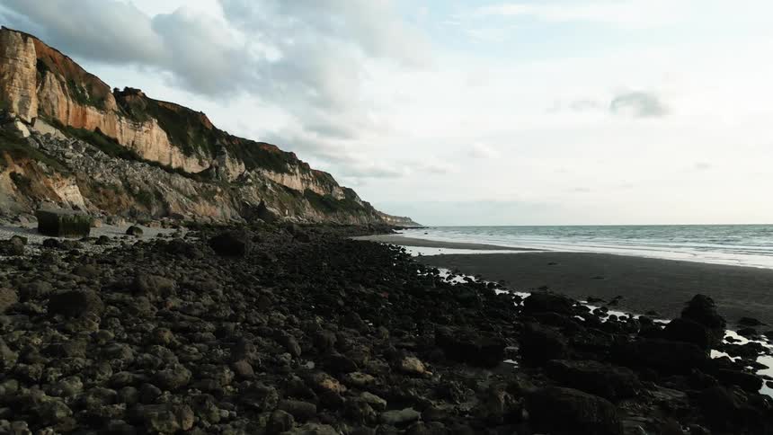 A revealing clip of a sea shore