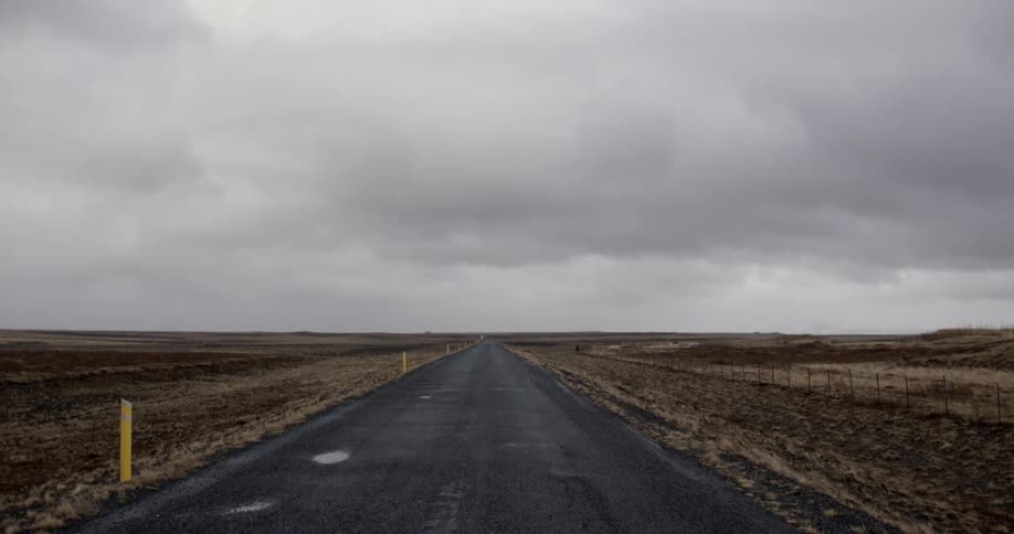 A stretch of highway on a cloudy day