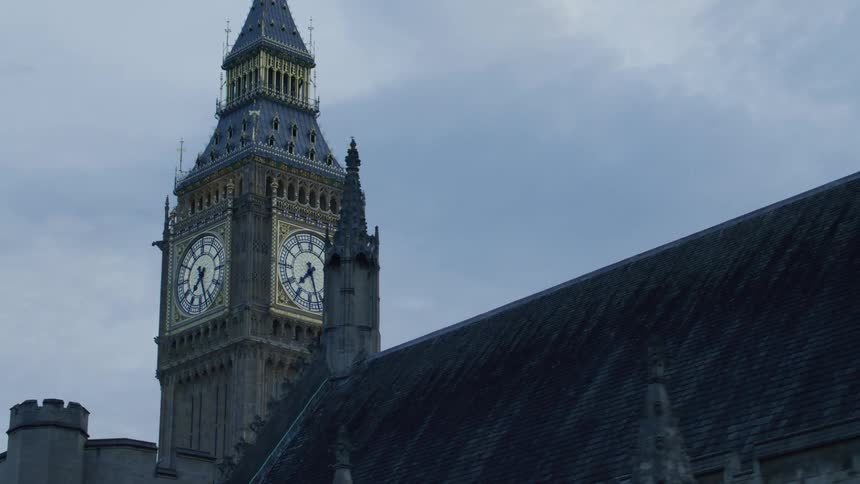 Big ben clock tower in london on a cloudy day