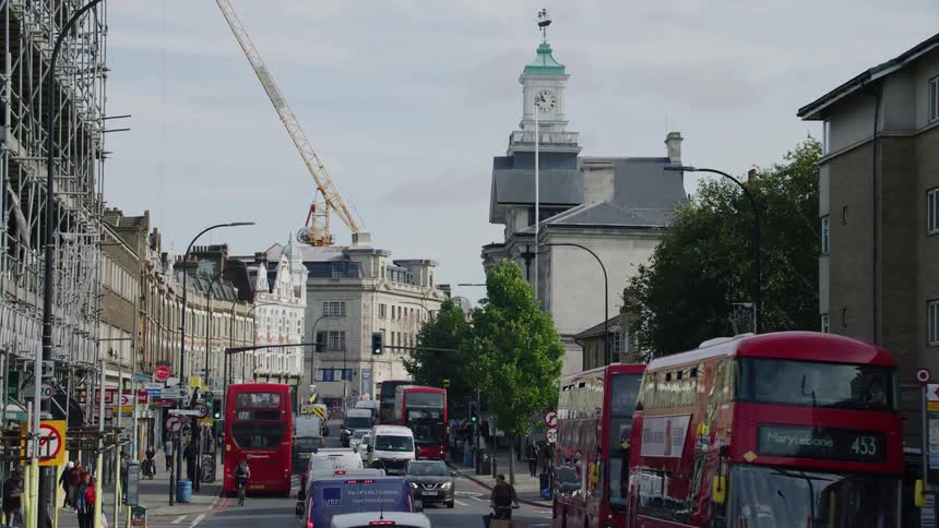 Traffic on a busy london street