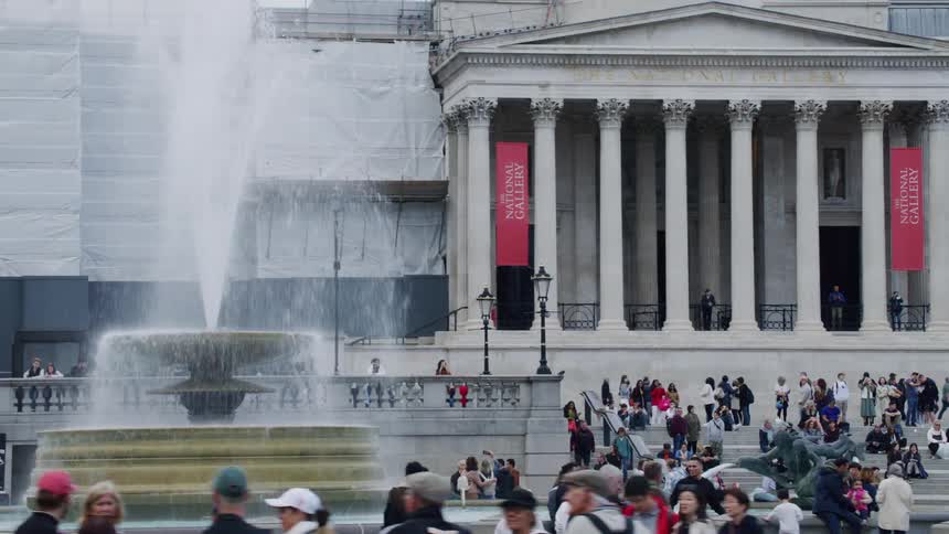 Crowd of people in front of a public museum with a fountain