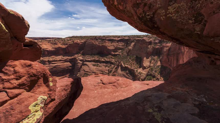 A crevice in the rocks leads to a canyon