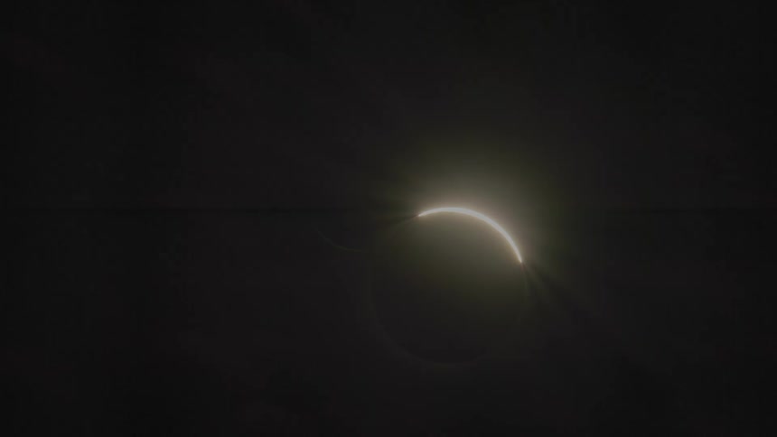 the last moments before a total solar eclipse