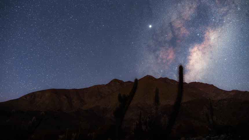 Time lapse of night falling over the desert and the milky way rising