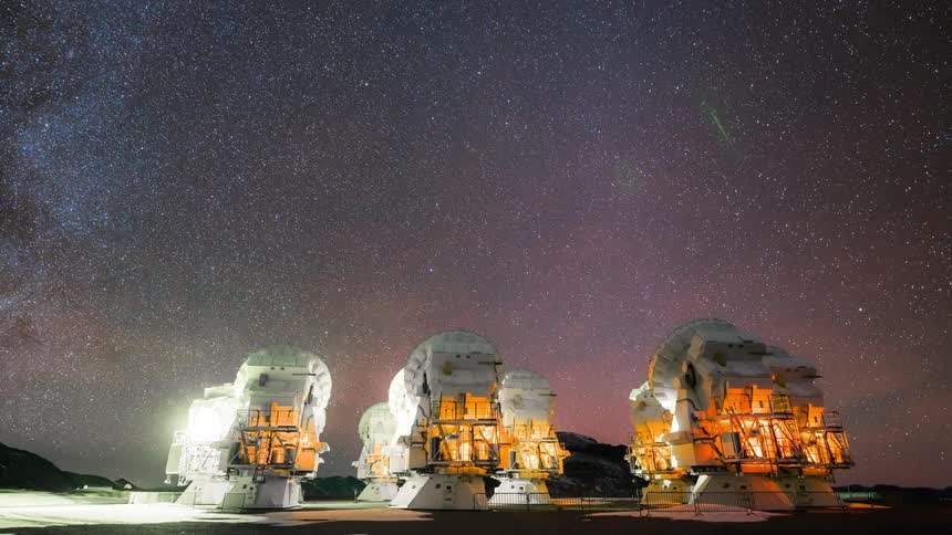 Radio telescopes pointing at the nightsky in a day to night to day timelapse
