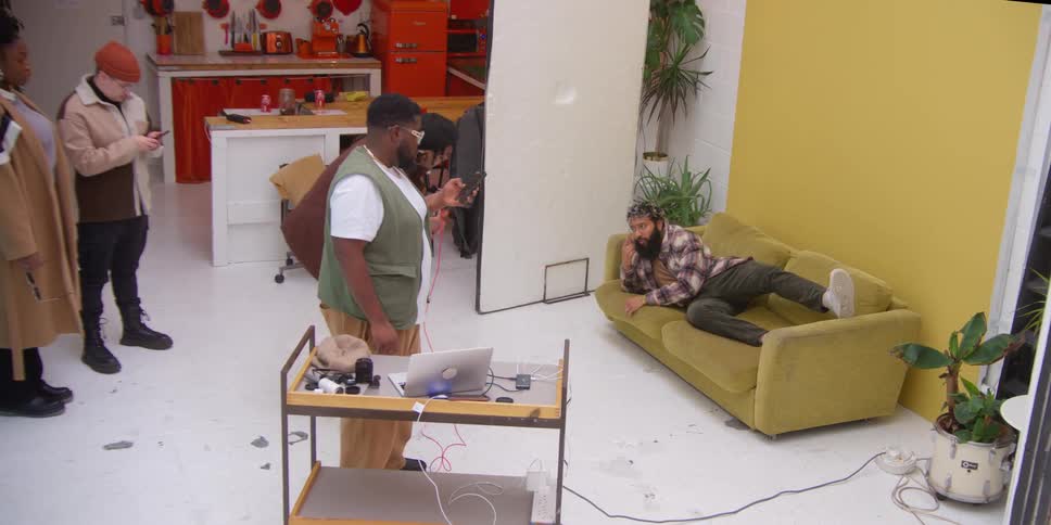 Photo session carried out in the living room of a house