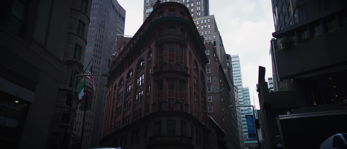 Panorama of buildings of different sizes in the middle of a metropolis
