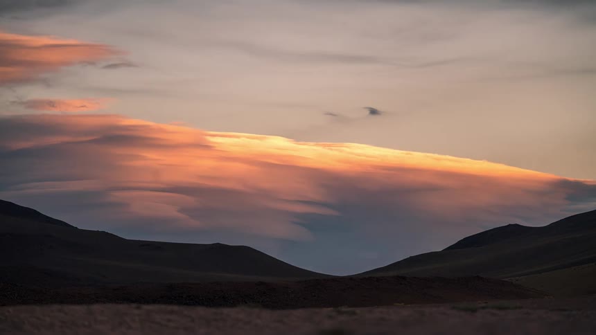 Natural landscape of mountains with a reddish dawn sky in timelapse