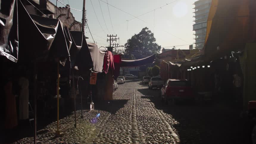 Alleys and tents in the middle of a city