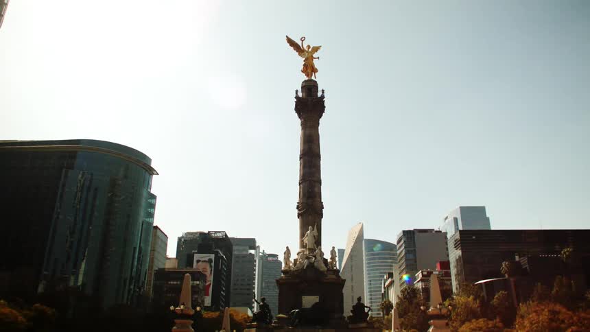 A statue is in the middle of the city