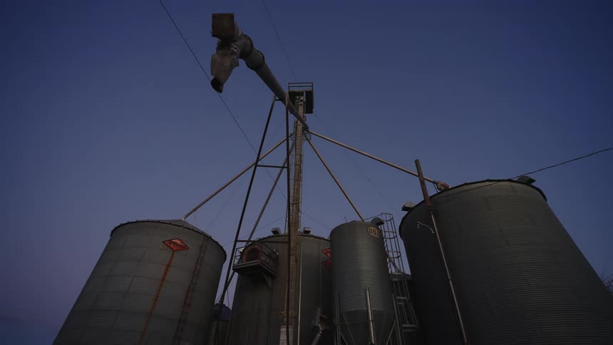 Industrial cylinder storage tanks