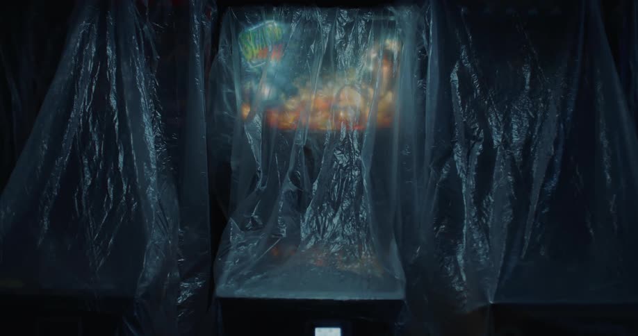 An arcade machine turned on in a dark room