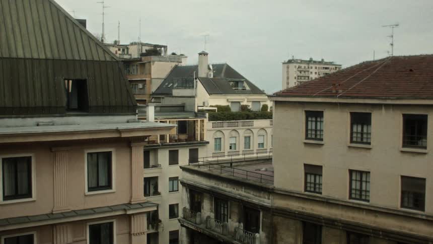 A clip of buildings in a neighborhood