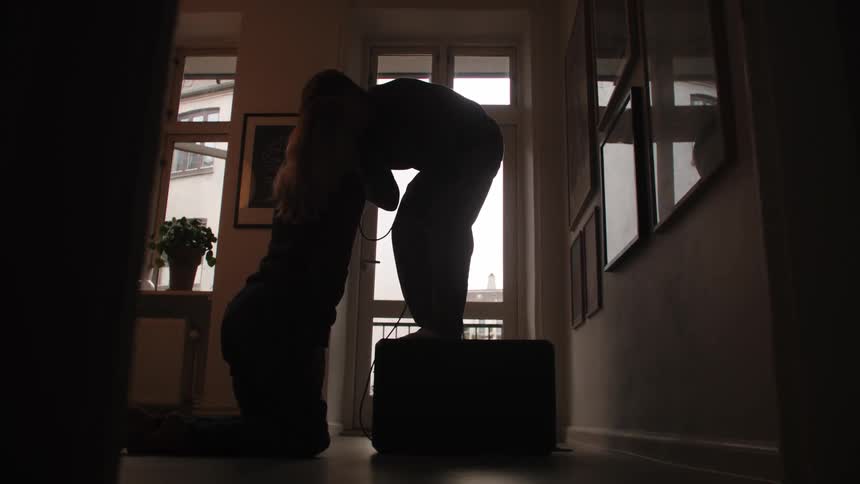A man sings while getting a kiss from his girlfriend